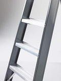 Escalera de pie de aluminio con una sola cara, con bandeja de 8 peldaños, altura de trabajo 3900 mm – Escalera escalonada step ladder